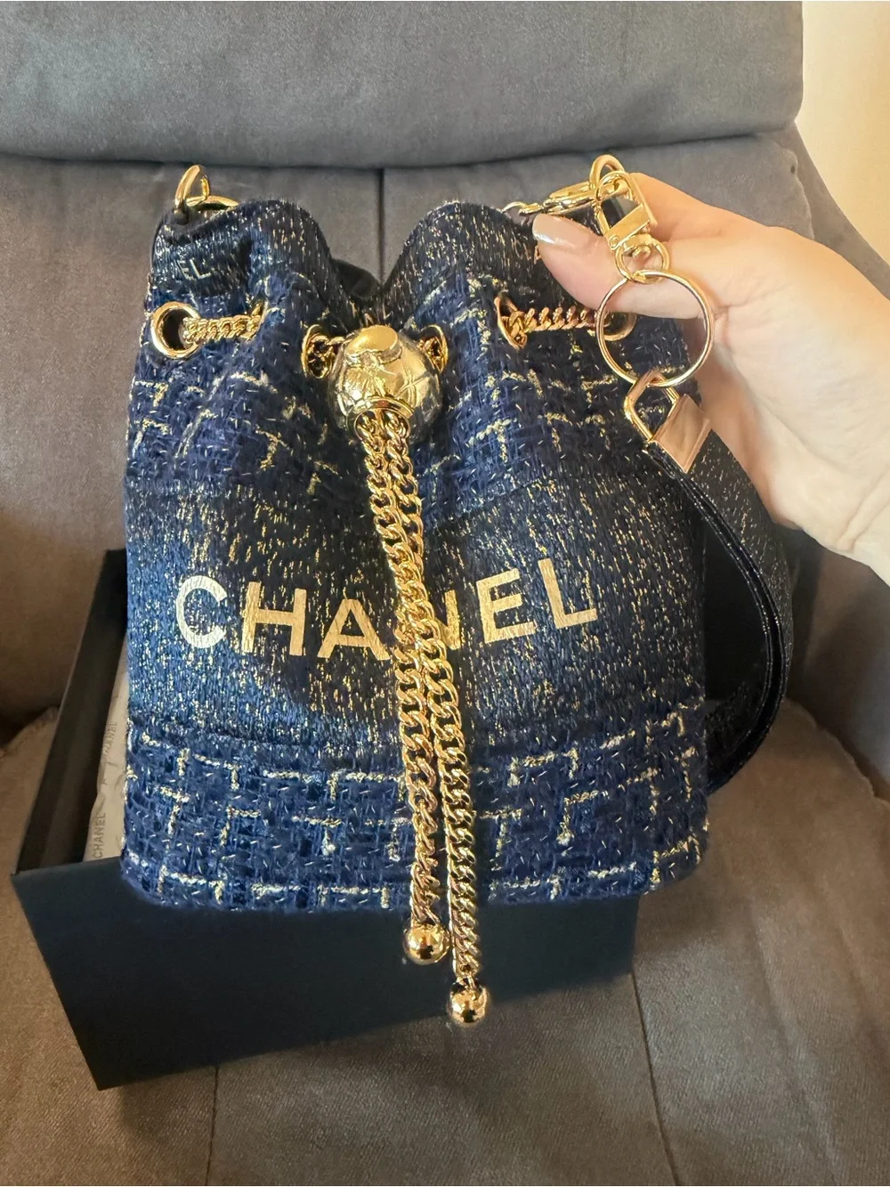 CHANEL Blue Tweed Drawstring Crossbody Bag with Gold Hardware - Picture 3 of 6